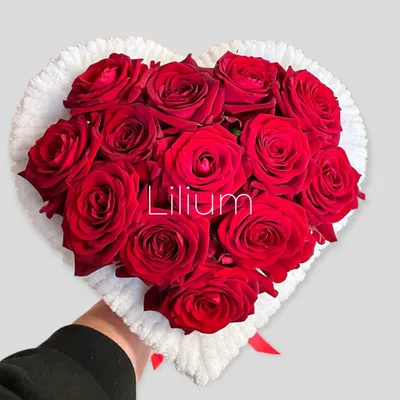 Картинка День всех влюблённых Сердце Розы Лепестки Цветы 2560x1888