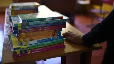 Глава МОН обещает вынести школьные учебники на «общественную читку» -  Аналитический интернет-журнал Власть