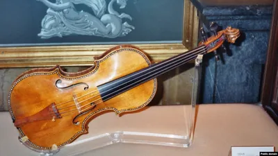 Классические записи скрипки и музыки на фоне Стоковое Изображение -  изображение насчитывающей скрипка, изолировано: 177641461