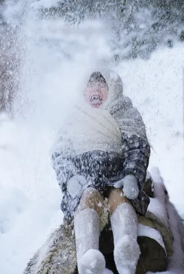 Картинка Мужчины счастливые Зима снеге Руки 1920x1280