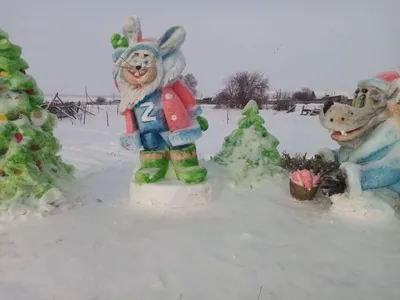 Смоляне ваяют забавные снежные фигуры - SmolNarod.ru