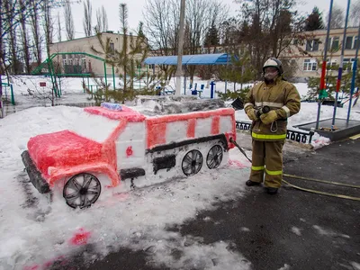 В деревне Караталово появился первый символ года из снега
