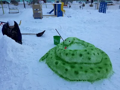 Кировские заключенные создали более 70 удивительных фигур из снега