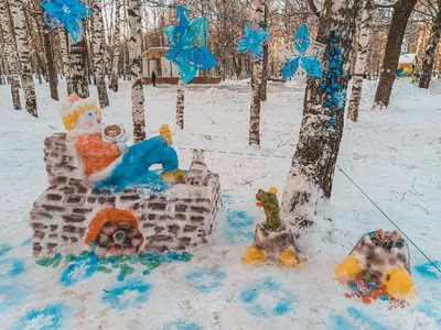 Снежные скульптуры в Первомайском сквере демонтировали досрочно | Sobaka.ru