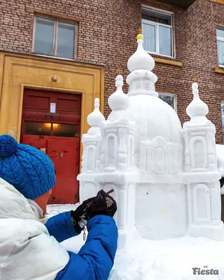 В Александрове на набережной реки Серая появились снежные фигуры медведя и  Емели на печке