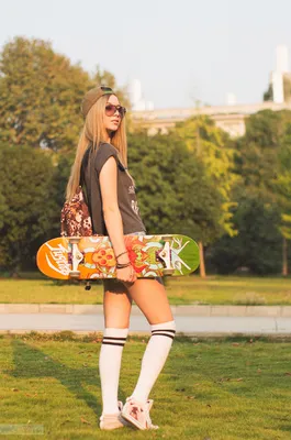 Девушка со скейтом – ФотоКто