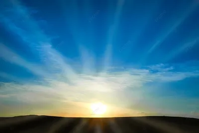 Яркое солнце с лучами на синем небе с белыми облаками Stock Photo | Adobe  Stock