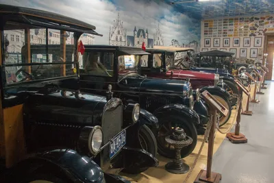 ФОТО. Коллекция старинных автомобилей в комплексе отдыха Miķelis