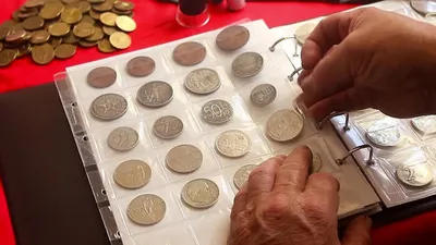 Полмиллиона за подделку: мошенники торгуют на улице старинными монетами -  KP.RU