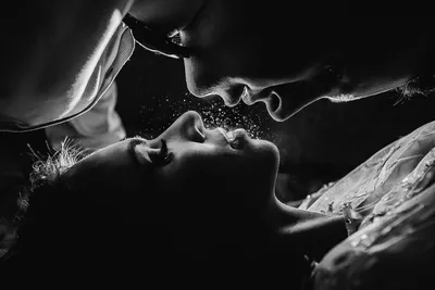 Муцениеце ответила откровенным фото в микро-трусах на видео страстных  поцелуев Прилучного с Брутян - TOPNews.RU