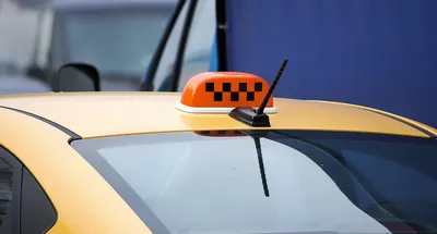 Брендирование авто такси под Яндекс такси в Москве - оклейка автомобиля в  новый бренд, цены