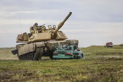 Танки игрушки изолированные на белой предпосылке Стоковое Фото -  изображение насчитывающей предохранение, конфликт: 110376478