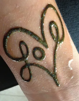 Мехенди на руке: легкие рисунки с фото | Henna tattoo hand, Simple henna  tattoo, Hand tattoos