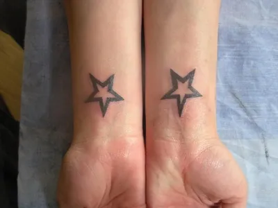КОТ TATTOO STUDIO | Аниме тату на руке для парней. Стильная татуировка в  стиле манга - Наруто, Саске в графике от мастера Kot Tattoo Studio | Дзен