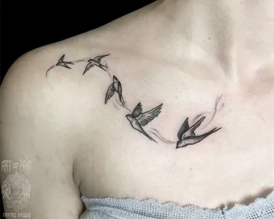 Татуировка женская графика на ключице птички - мастер Мария Котова 4232 |  Art of Pain