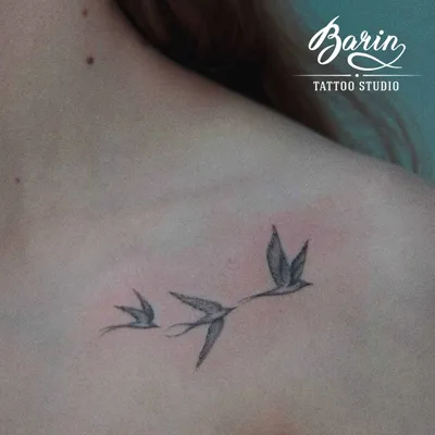 Татуировка на ключице для девушки — птички – Татуировки | Тату-салон на  Колхозке