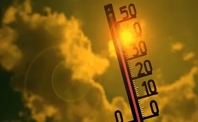 Термометр Меркурия 41 на белой предпосылке Опасная температура Стоковое  Изображение - изображение насчитывающей стекло, микстура: 137610529
