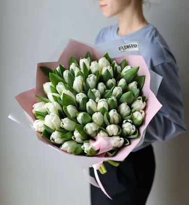 Белые тюльпаны в коробке - 101 шт за 21 190 руб. | Бесплатная доставка  цветов по Москве