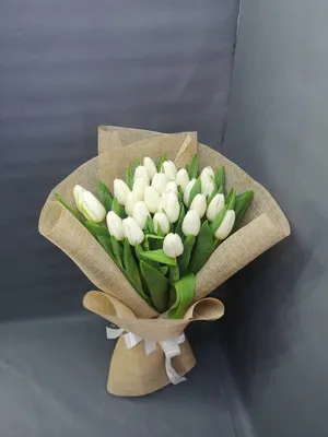 Белые тюльпаны в коробке (L) до 149 тюльпанов - купить в интернет-магазине  Rosa Grand