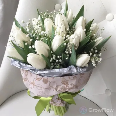 Купить 35 белых тюльпанов в нежном оформлении с доставкой в Краснодаре |  Vanilla