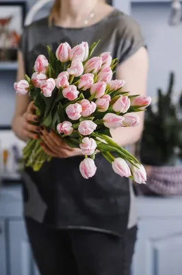 Продать за 66 минут: как мы грели руки на тюльпанах в канун праздника |  66.RU | Дзен