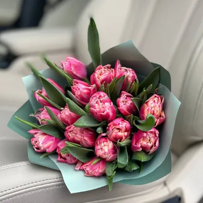 23 тюльпана в дизайнерской упаковке - Доставкой цветов в Москве! 15344  товаров! Цены от 487 руб. Цветы Тут