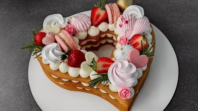 Торт в виде сердца с розами — на заказ по цене 950 рублей кг | Кондитерская  Мамишка Москва