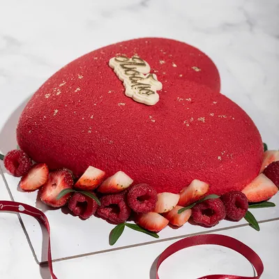 Торт в виде сердца LOVE – купить за 4 290 ₽ | Кондитерская студия LU TI SÙ  торты на заказ