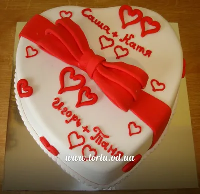 Торт в виде сердца с красной …» — создано в Шедевруме