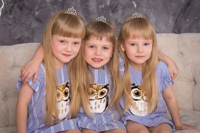 Мама фотографирует, как растут ее дочери-тройняшки, и это очаровательно »  BigPicture.ru