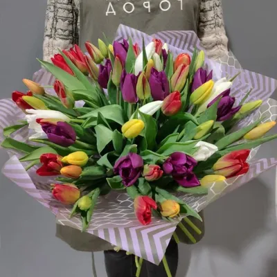 Букет цветов «Тюльпаны и ирисы» заказать с доставкой в Краснодаре по цене 4  310 руб.