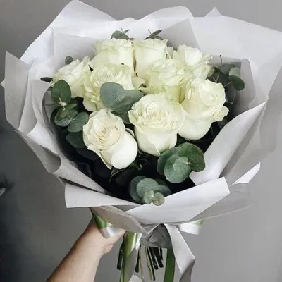 Белые розы в корзине - 101 шт за 17 790 руб. | Бесплатная доставка цветов  по Москве