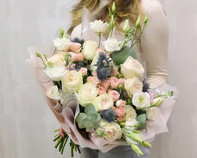 Букет роз с эвкалиптом и гиперикума - Доставкой цветов в Москве! 20984  товаров! Цены от 487 руб. Цветы Тут