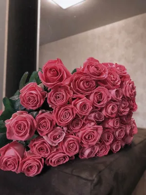 Букет из красивых цветов (подсолнуха и розы) купить с бесплатной доставкой  в Москве по цене 6 230 руб.