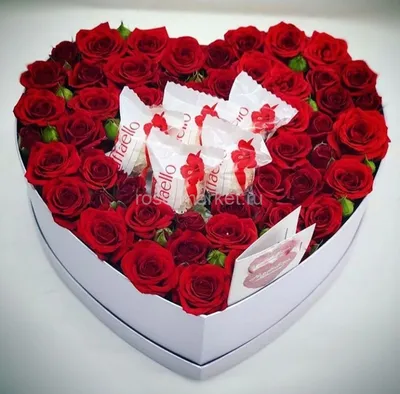 Любовь ручной работы: кустовая роза, кружевная гвоздика и эвкалипт по цене  3175 ₽ - купить в RoseMarkt с доставкой по Санкт-Петербургу