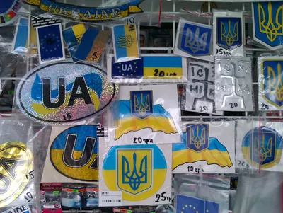 Берлинский стилист делает лифто-лука с украинской символикой в поддержку  Украины