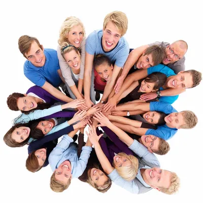 Группа молодых людей в кругу друзей Стоковое Изображение - изображение  насчитывающей группа, дух: 165287253