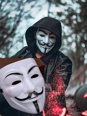 Обои на рабочий стол Два человека в маске Гая Фокса / Guy Fawkes mask,  также известна как Маска Анонимуса, Маска Vendetta или просто Маска V, обои  для рабочего стола, скачать обои, обои