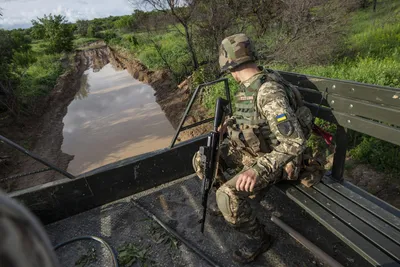 Сезон дождей на \"передке\": есть ли в окопах вода и как военные ВСУ борются  с ливнями (ФОТО) | Вільне радіо