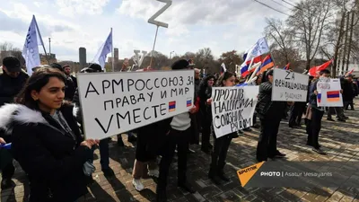 В Бишкеке проходит митинг в поддержку Украины - | 24.KG