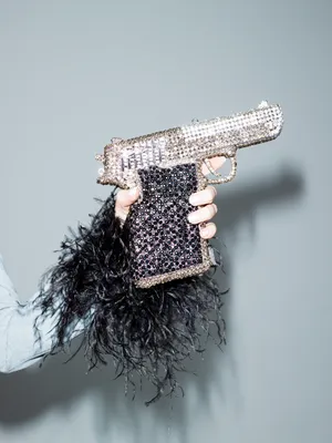 Клатч \"Пистолет\" в серебристых и черных стразах, артикул 6-61-027-900 |  Купить в интернет-магазине Yana в Москве
