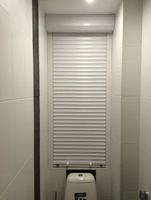 Встроенная мебель в туалет с зашивкой стены инсталляции серым крашенным МДФ  с распашными фасадами и шпонированной подвесной тумбой под умывальник - на  заказ в Москве