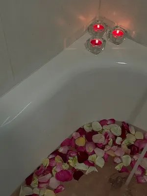 Ванна с лепестками роз и свечами - фото и картинки: 80 штук