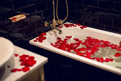Ванная с лепестками роз - Доставка цветов в Санкт-Петербурге