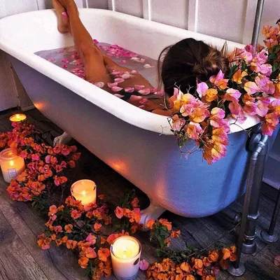 Фото «Ванна с лепестками роз ( 18 долларов)» из фотогалереи «Без названия»  отель