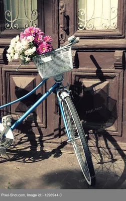 Винтажный Велосипед С Цветами В Корзине И Эйфелева Башня В Париже Акварель  — стоковая векторная графика и другие изображения на тему Двухколёсный  велосипед - iStock