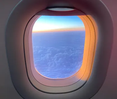 Пассажир разбил стекло внутри самолёта | Журнал «Гражданская авиация»
