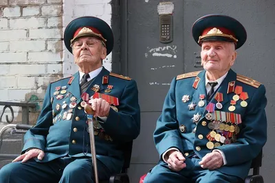 Оловянные солдатики в форме времён Второй мировой войны на белом фоне  фотография Stock | Adobe Stock