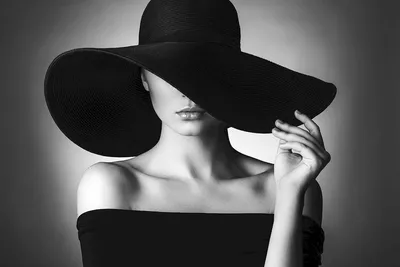 Портрет женщины-вампира, в шляпе, …» — создано в Шедевруме