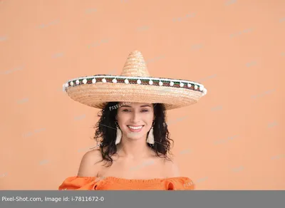 Фото Винтажная женщина в шляпе в профиль